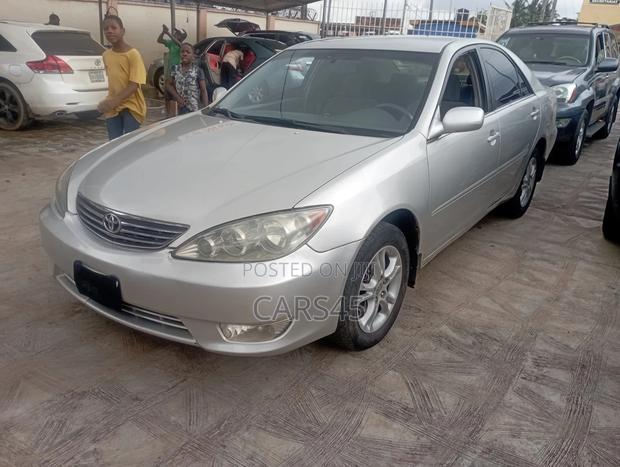 Toyota Camry 2005 Silver
