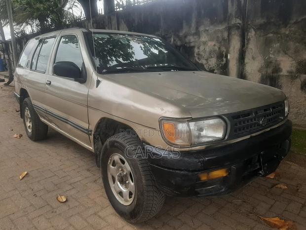Nissan Pathfinder 1998 Gold