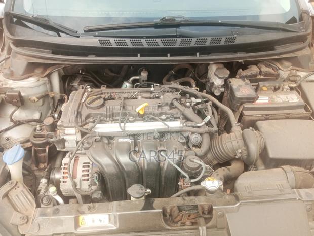 Hyundai Elantra Limited 4dr Sedan (1.8L 4cyl 6A) 2015 Gray