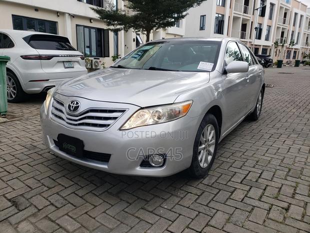 Toyota Camry 2011 Silver