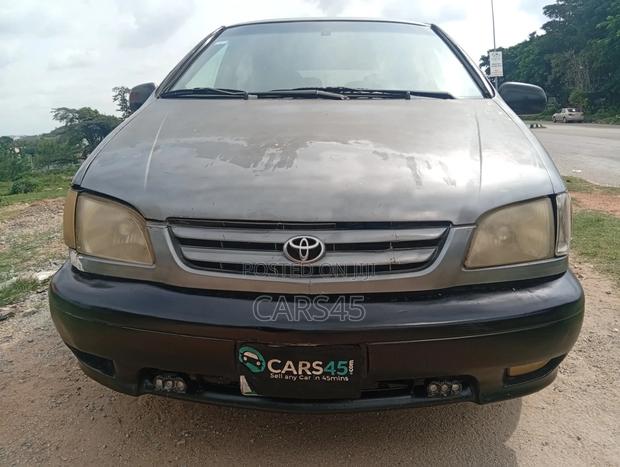 Toyota Sienna 2002 Gray