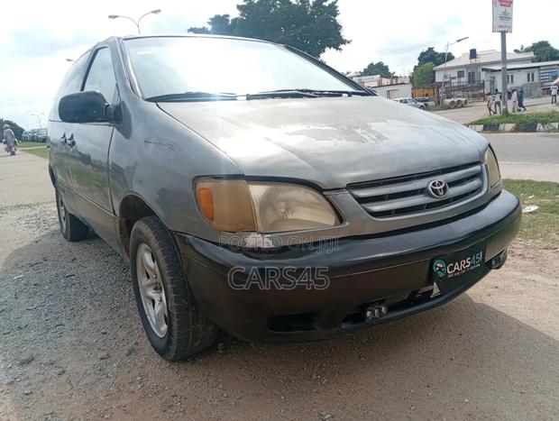 Toyota Sienna 2002 Gray