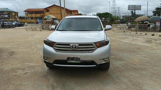 Toyota Highlander Limited 3.5l 4WD 2013 Silver