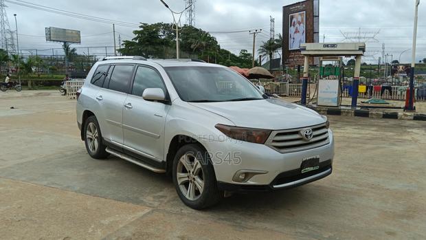 Toyota Highlander Limited 3.5l 4WD 2013 Silver