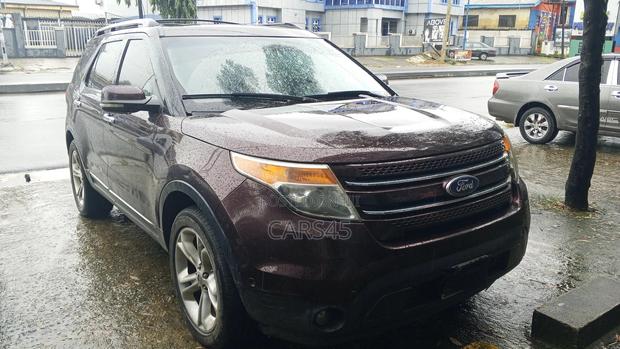 Ford Explorer Base 4dr 4x4 (3.5L 6cyl 6A) 2011 Red