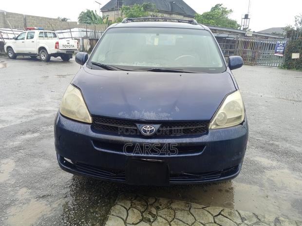 Toyota Sienna CE FWD (3.3L V6 5A) 2004 Blue