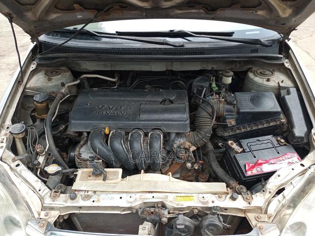 Toyota Corolla 2004 Silver