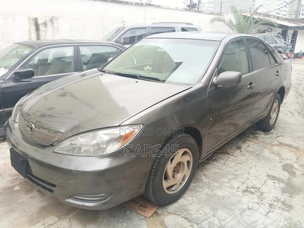 Toyota Camry 2004 Gray