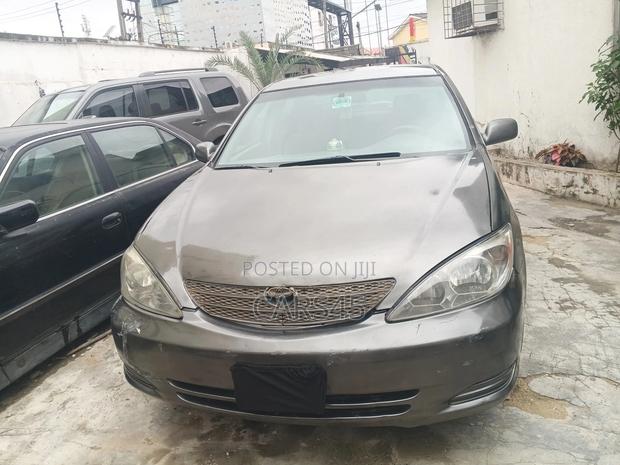 Toyota Camry 2004 Gray