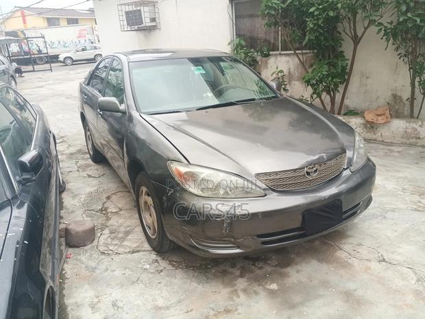 Toyota Camry 2004 Gray