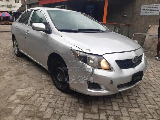 Toyota Corolla 2010 Silver