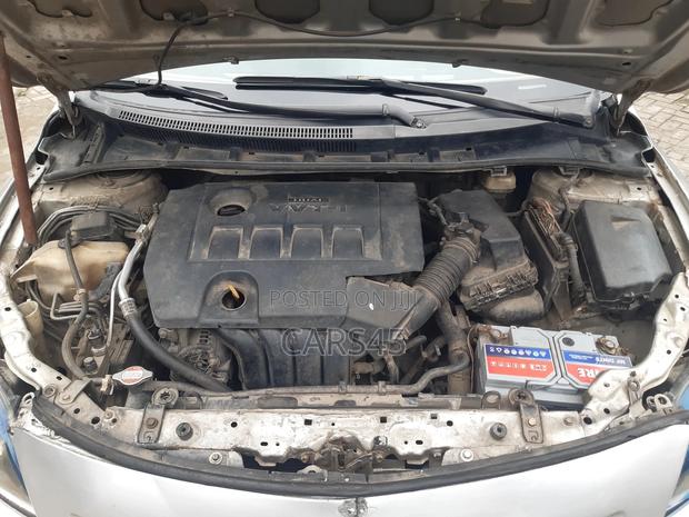 Toyota Corolla 2010 Silver