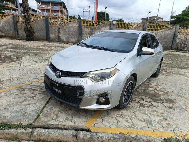 Toyota Corolla 2015 Silver