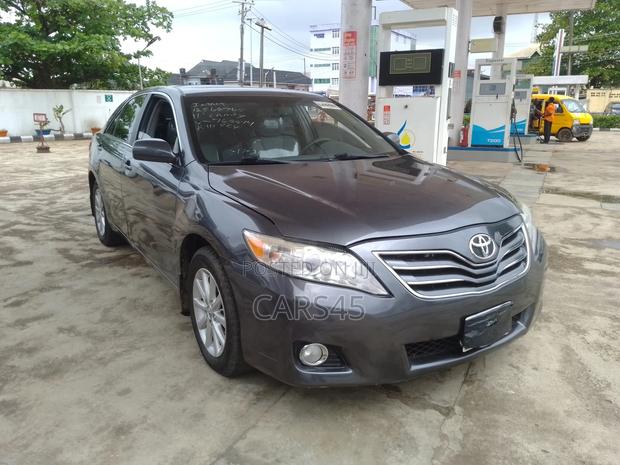 Toyota Camry 2011 Gray