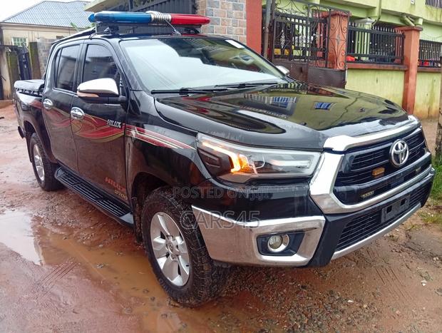 Toyota Hilux 2016 Black