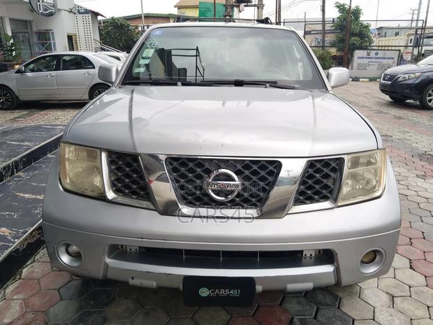 Nissan Pathfinder 2005 Silver