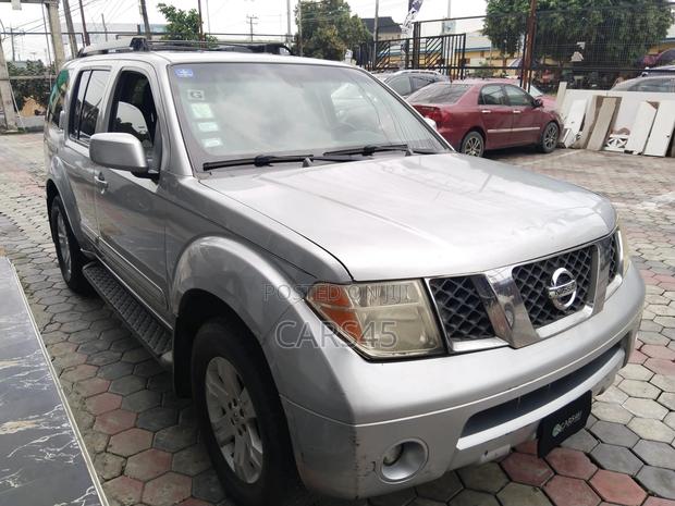Nissan Pathfinder 2005 Silver