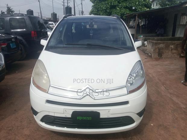 Renault Juva 2009 White