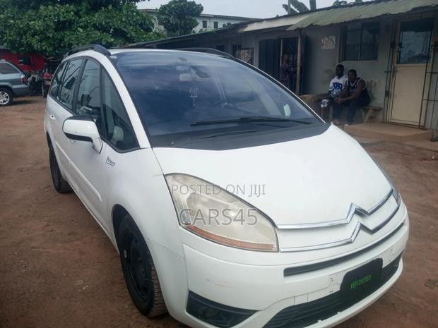 Renault Juva 2009 White