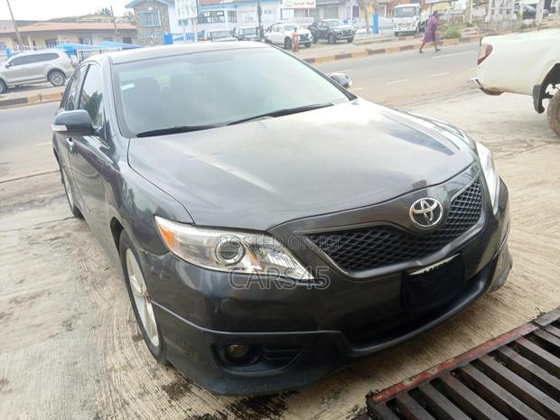 Toyota Camry 2010 Gray