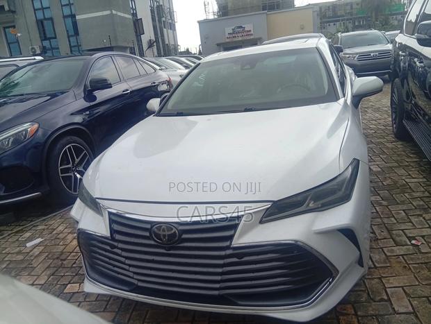 Toyota Avalon 2019 White