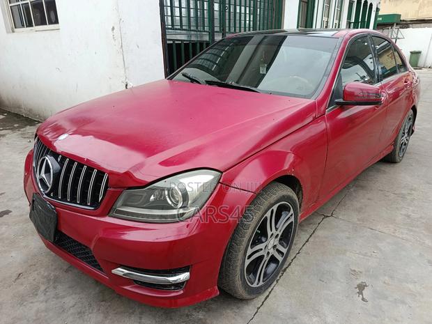 Mercedes-Benz C300 2010 Red