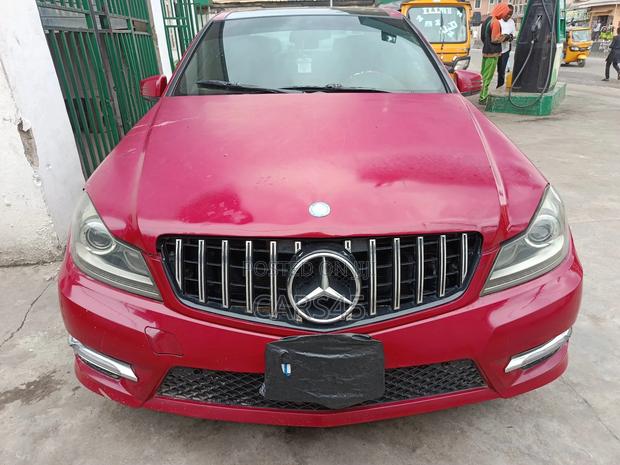 Mercedes-Benz C300 2010 Red