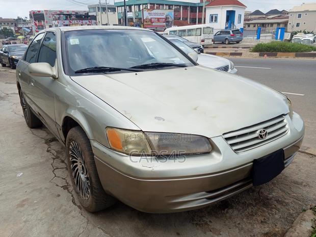 Toyota Camry 1999 Beige