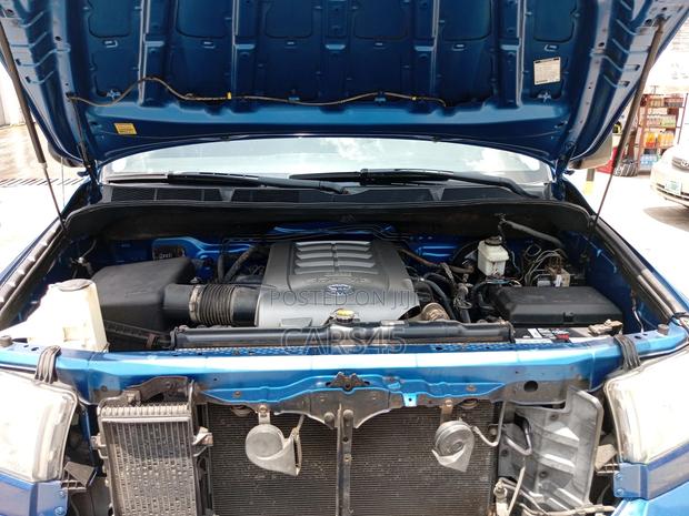 Toyota Tundra 2010 Blue