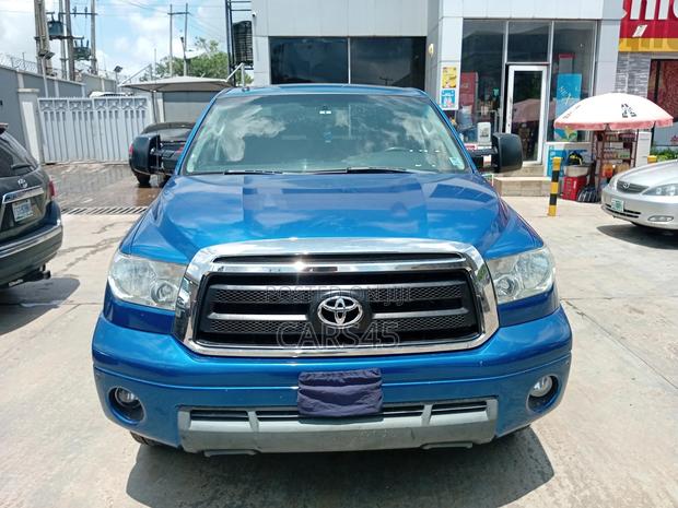 Toyota Tundra 2010 Blue