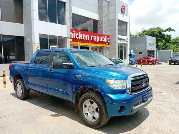 Toyota Tundra 2010 Blue
