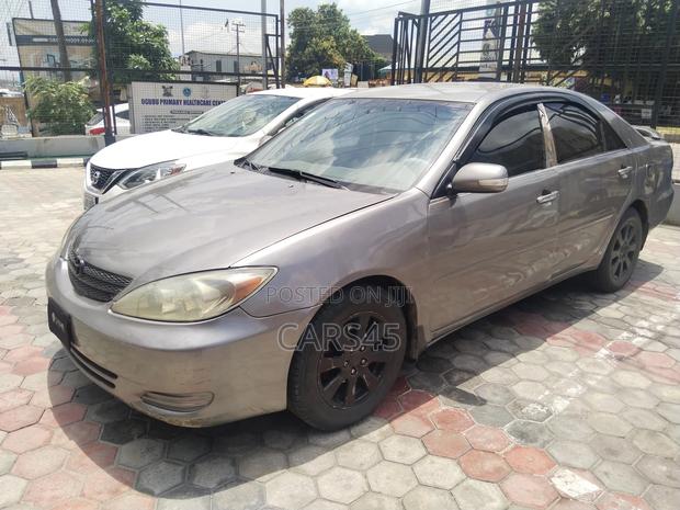 Toyota Camry 2004 Gray