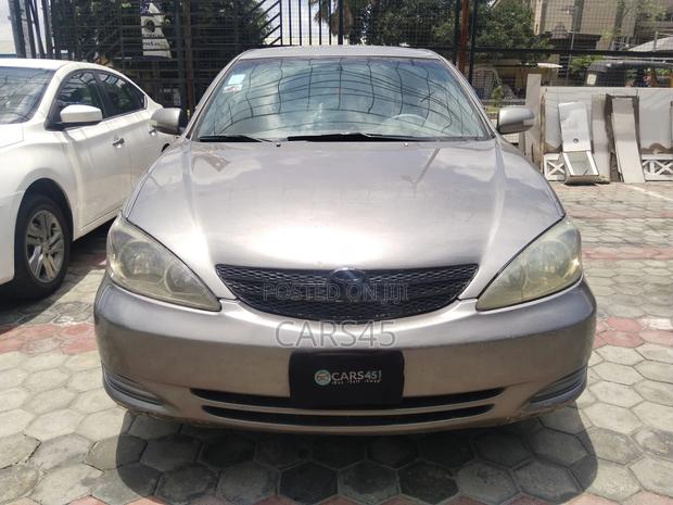 Toyota Camry 2004 Gray