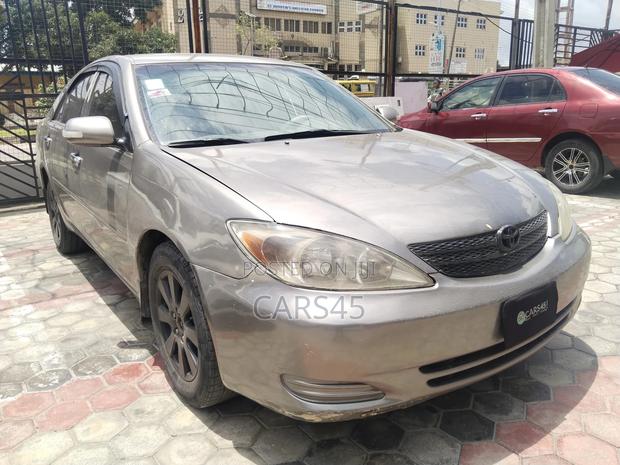 Toyota Camry 2004 Gray