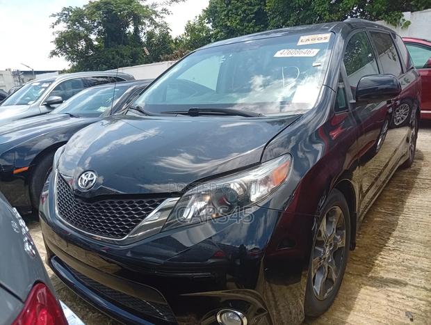 Toyota Sienna 2012 Black