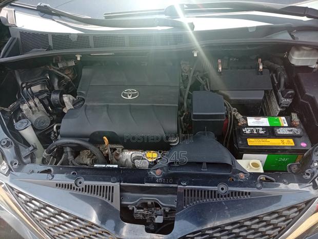 Toyota Sienna 2012 Black