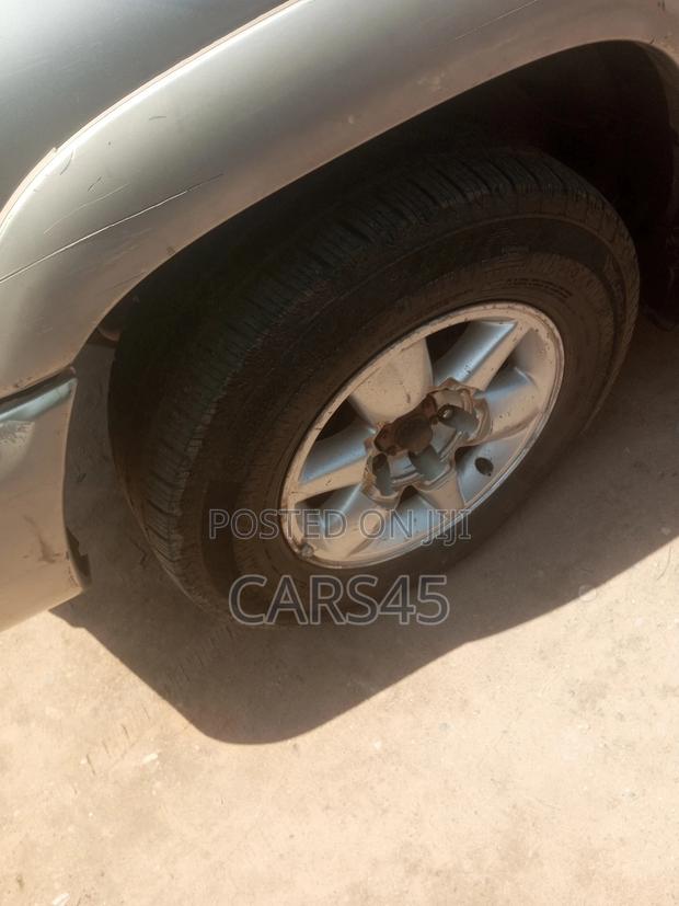 Nissan Pathfinder 2000 Silver
