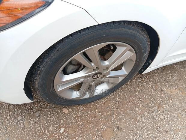Hyundai Elantra 2017 White