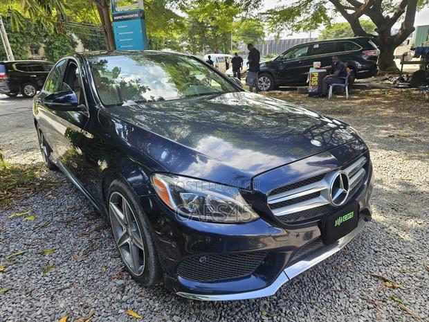 Mercedes-Benz C300 2016 Blue