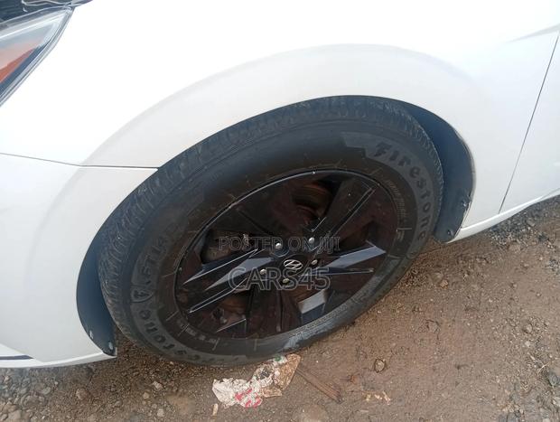 Hyundai Elantra 2021 White