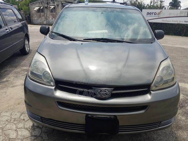 Toyota Sienna LE AWD 2005 Gray