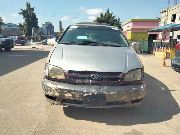 Toyota Sienna 2001 Silver