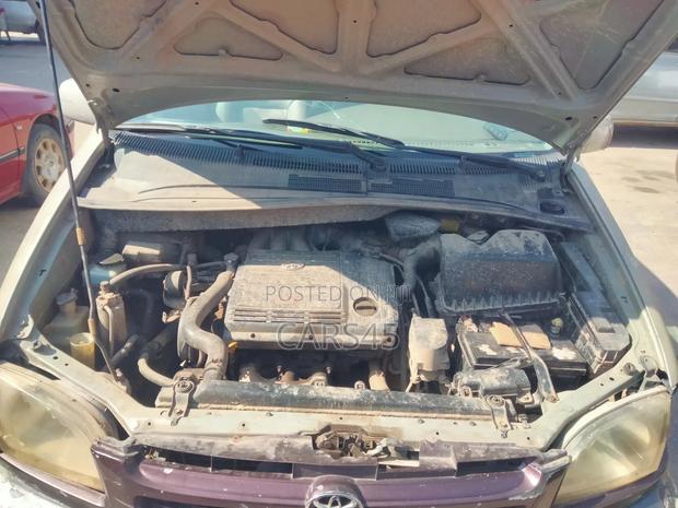 Toyota Sienna 2001 Silver