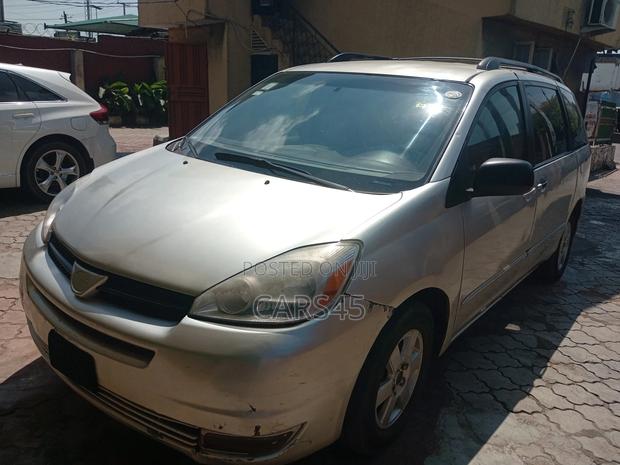 Toyota Sienna 2004 Gold