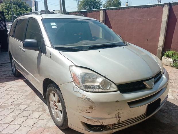 Toyota Sienna 2004 Gold