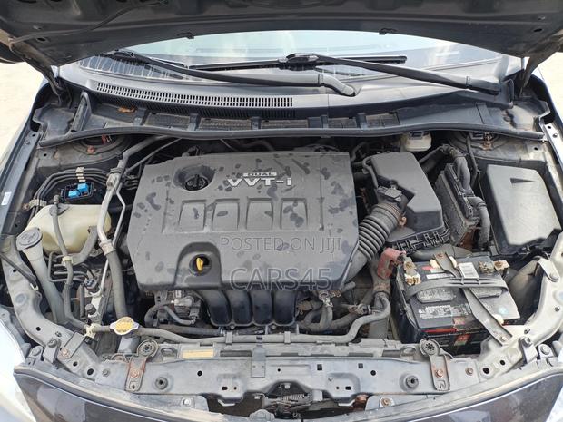 Toyota Corolla 2010 Gray
