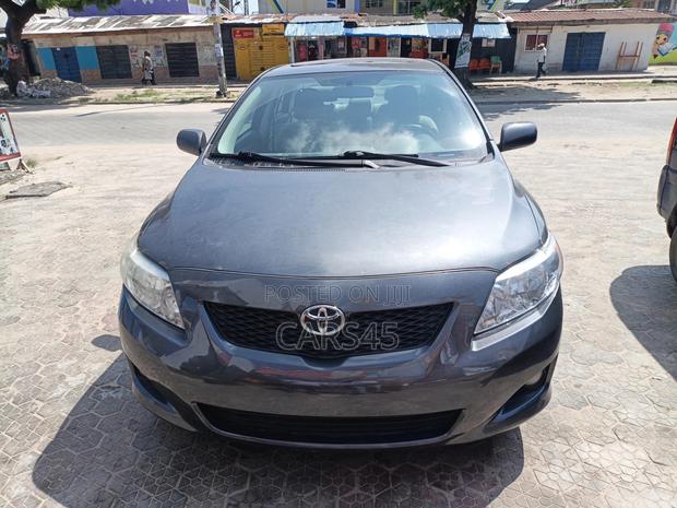 Toyota Corolla 2010 Gray