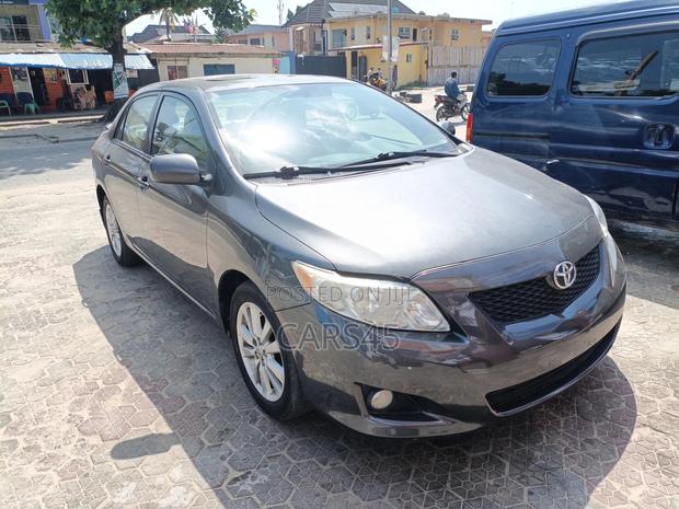 Toyota Corolla 2010 Gray