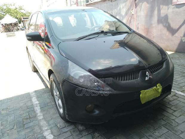 Mitsubishi Grandis 2004 Black