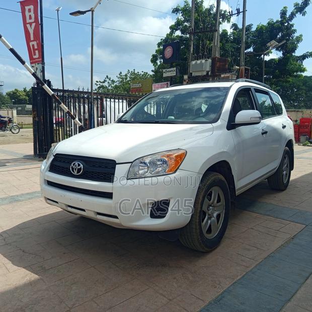 Toyota RAV4 2010 White